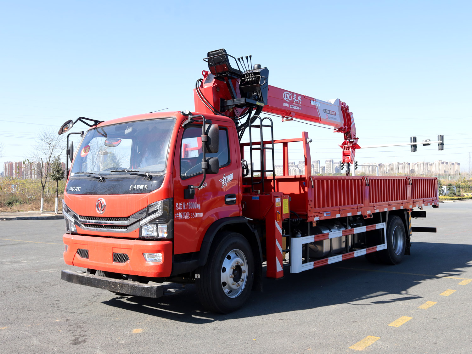 東風多利卡D8單排上裝長興質尊版8噸直臂式吊機