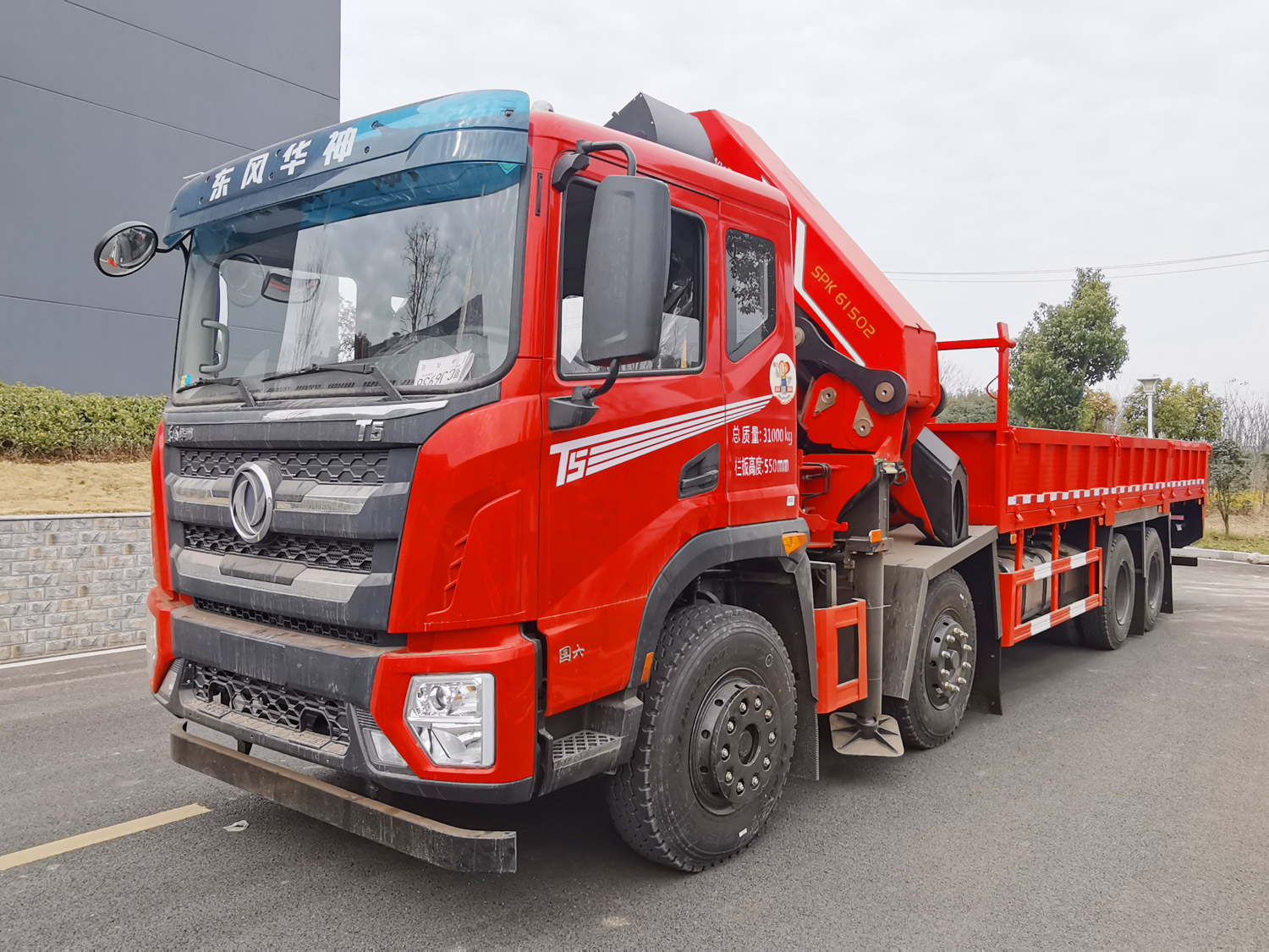 東風(fēng)華神T5前四后八上裝三一30噸折臂式吊機