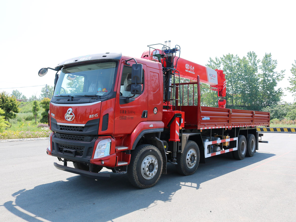 東風(fēng)柳汽乘龍H51S前四后八上裝長興20噸直臂式吊機