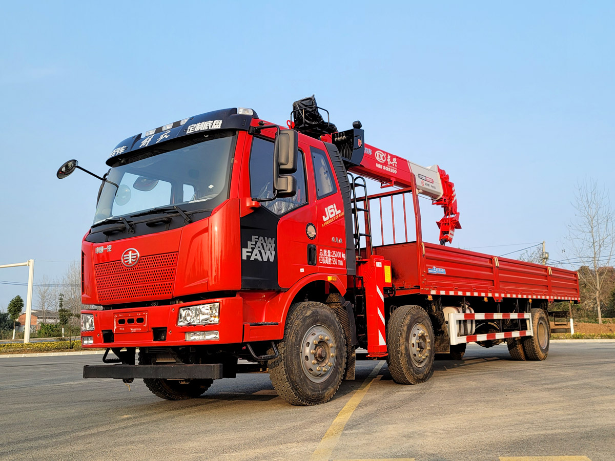 解放J6L小三軸駕駛室上裝長興質尊版8噸直臂式吊機