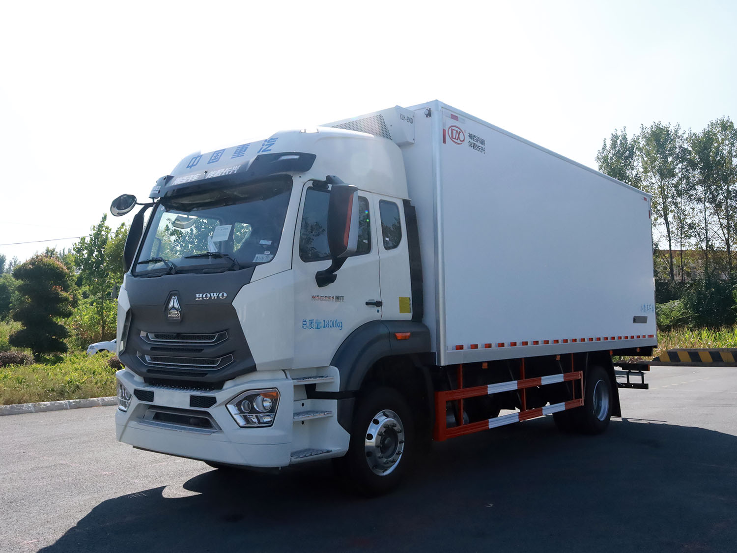 重汽豪沃排半冷藏車