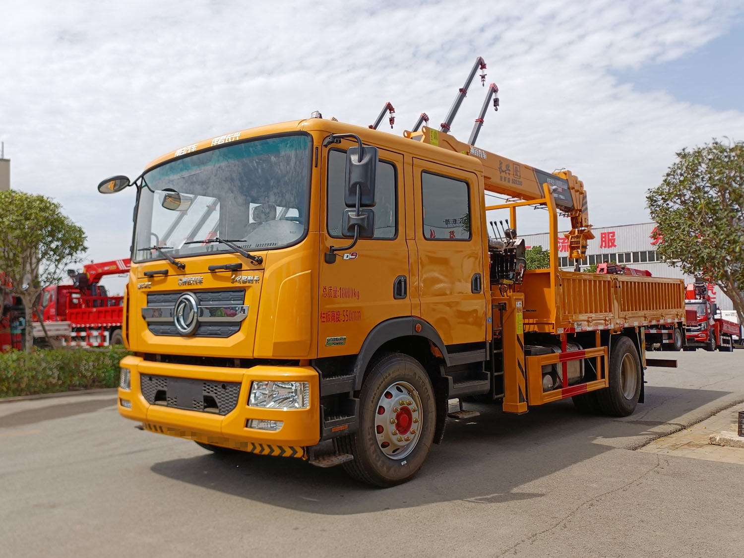 東風多利卡D9雙排上裝長興發財8噸直臂式吊機（中操）