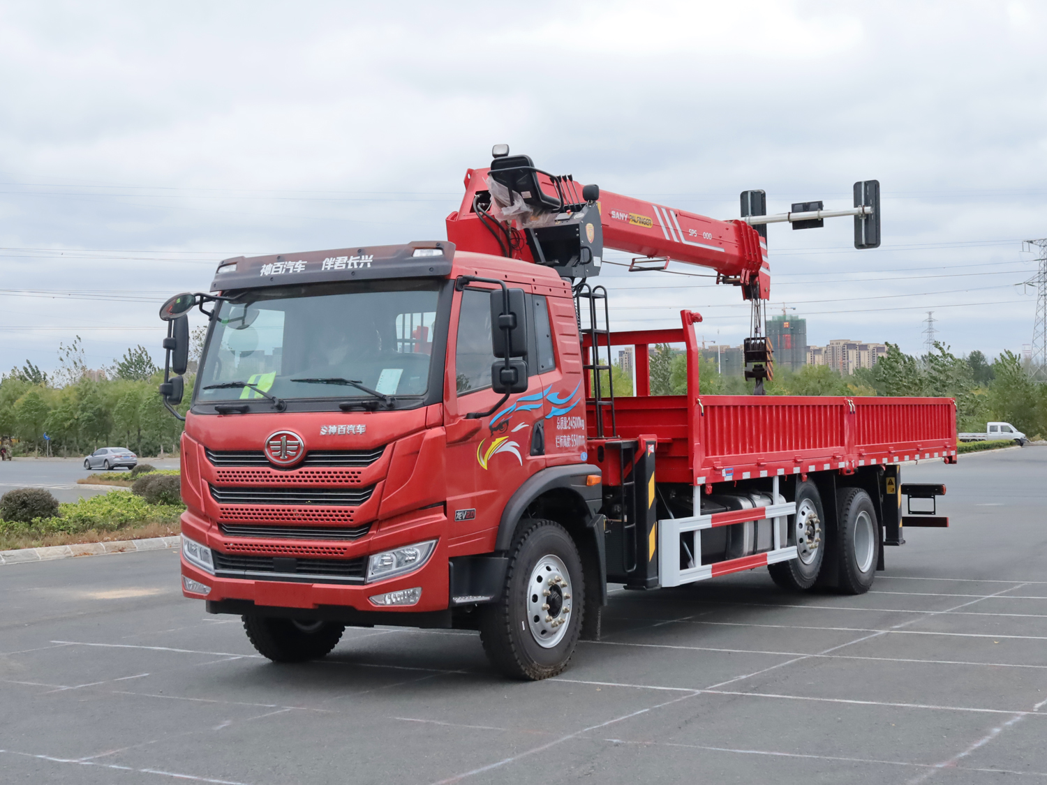 解放龍V2.0前提升橋上裝三一10噸直臂式吊機(jī)