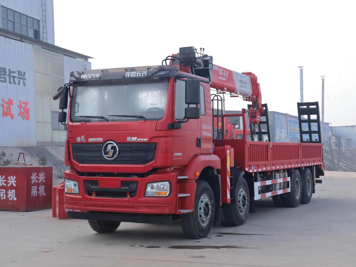 陜汽德龍新M3000駕駛室前四后八上裝長興16噸直臂式吊機（帶爬梯）