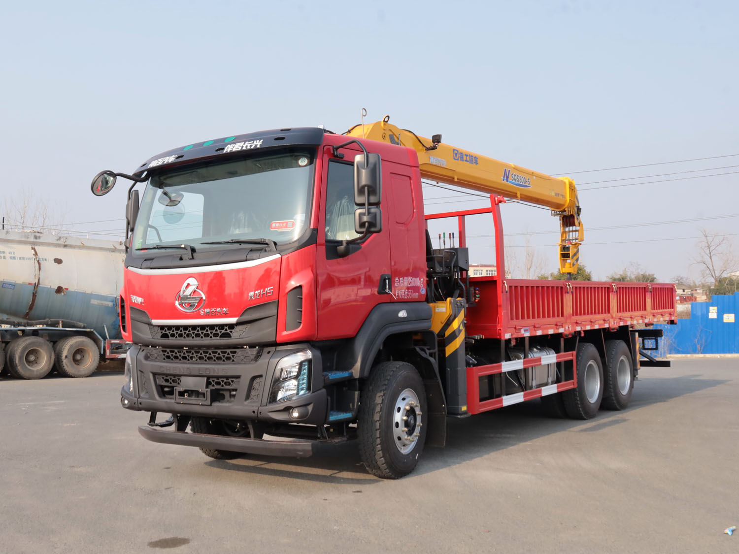 東風柳汽乘龍H5后雙橋上裝徐工12噸直臂式吊機（短軸距）