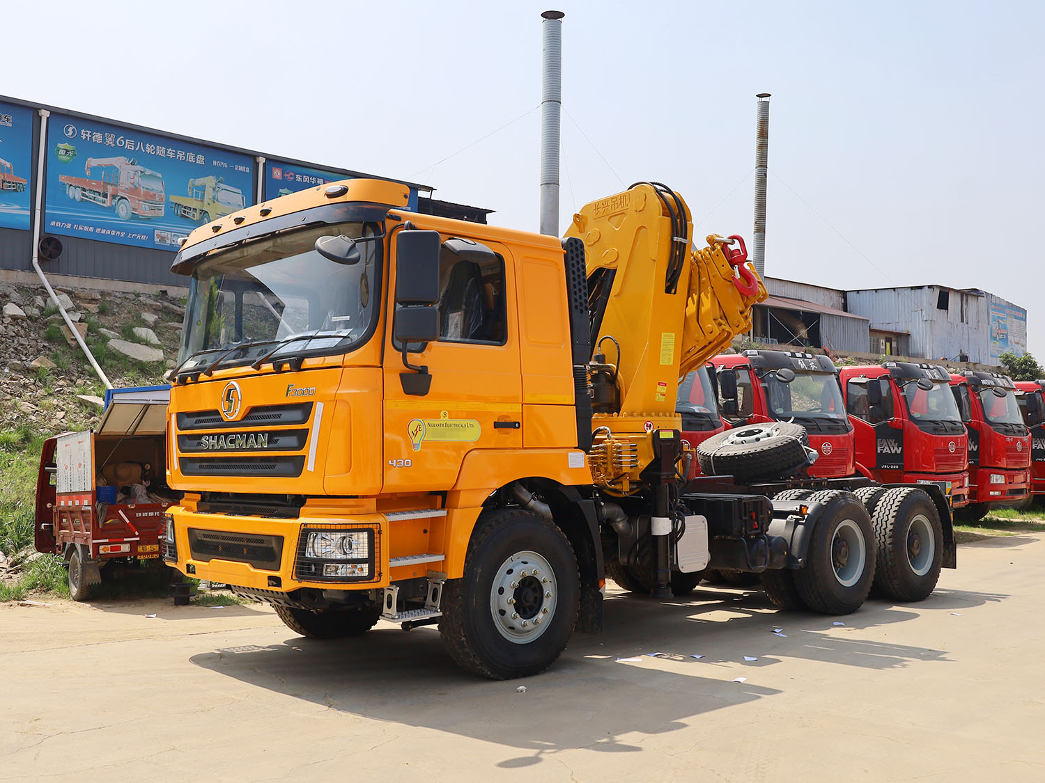 陜汽德龍F3000牽引頭上裝長興20噸折臂式吊機（出口車型）