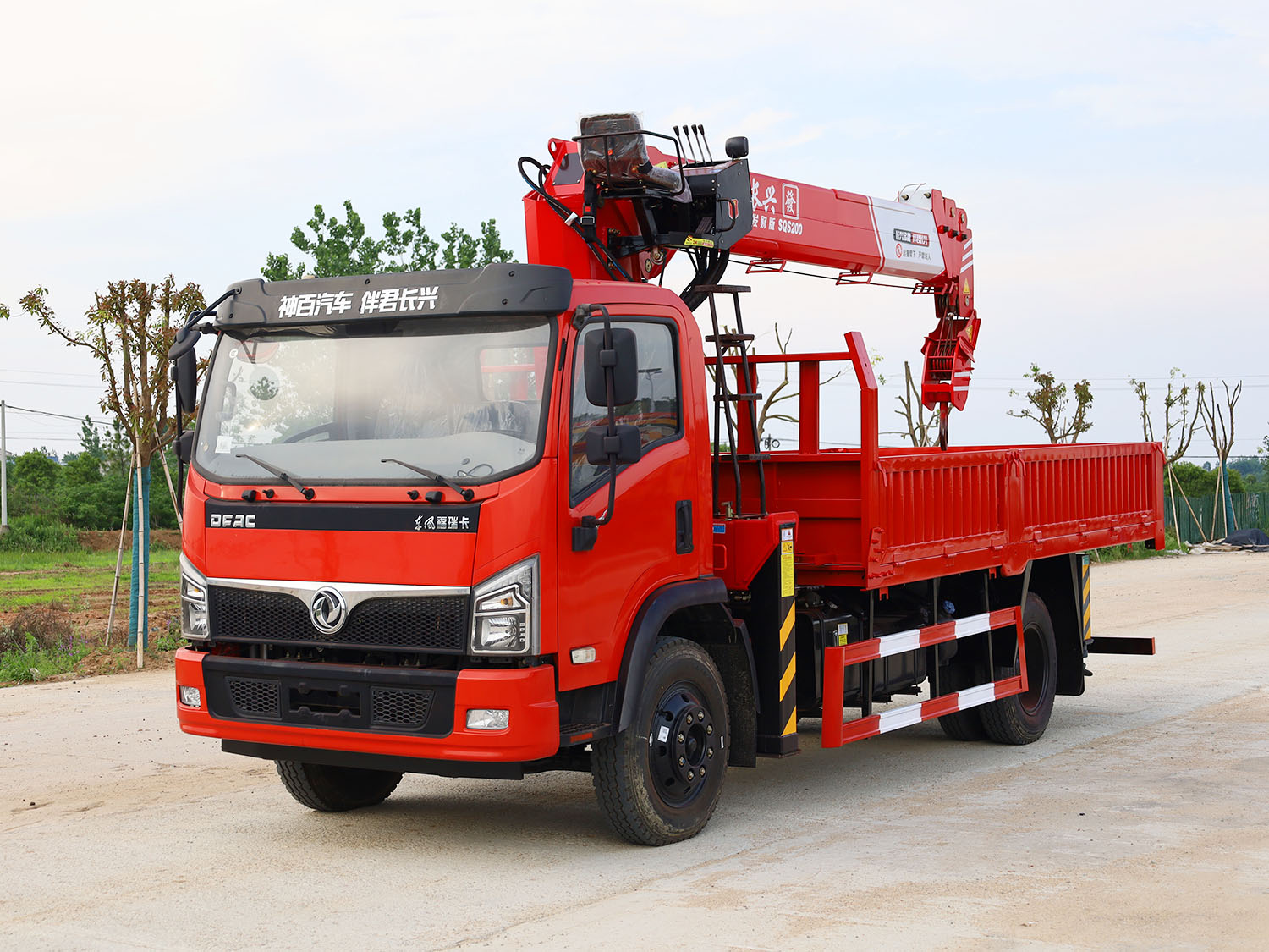 東風福瑞卡F8單排上裝長興發財版8噸直臂式吊機