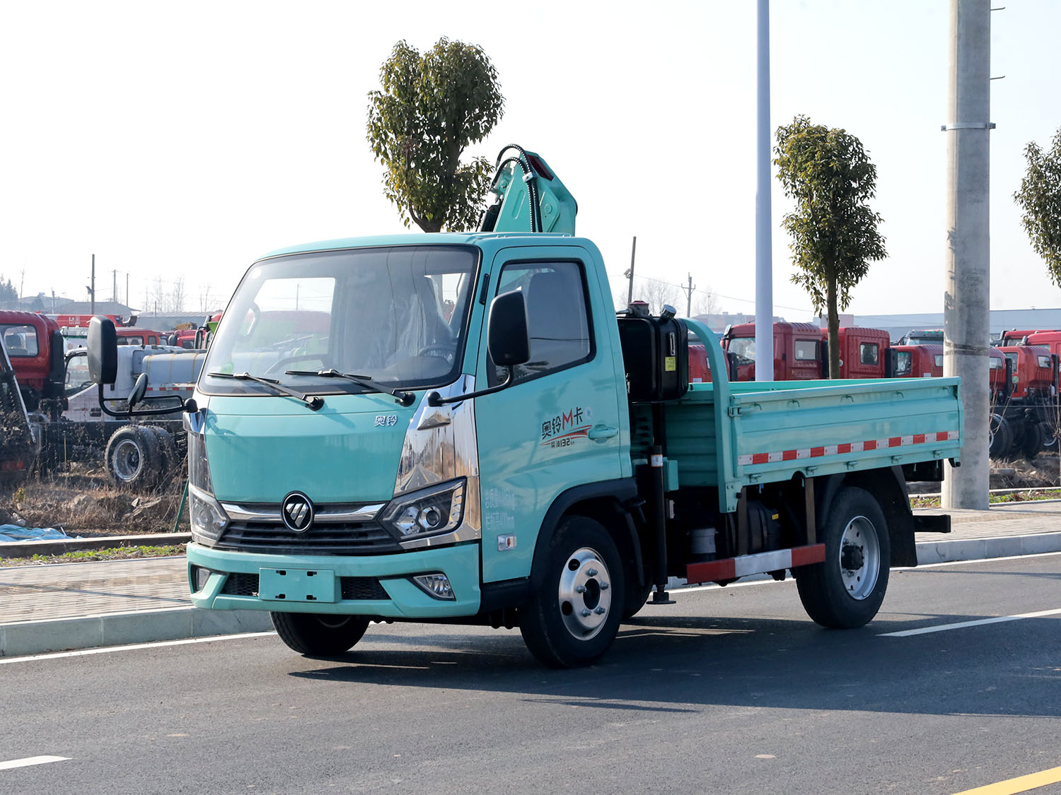 福田奧鈴M卡上裝長興1.8噸折臂式吊機