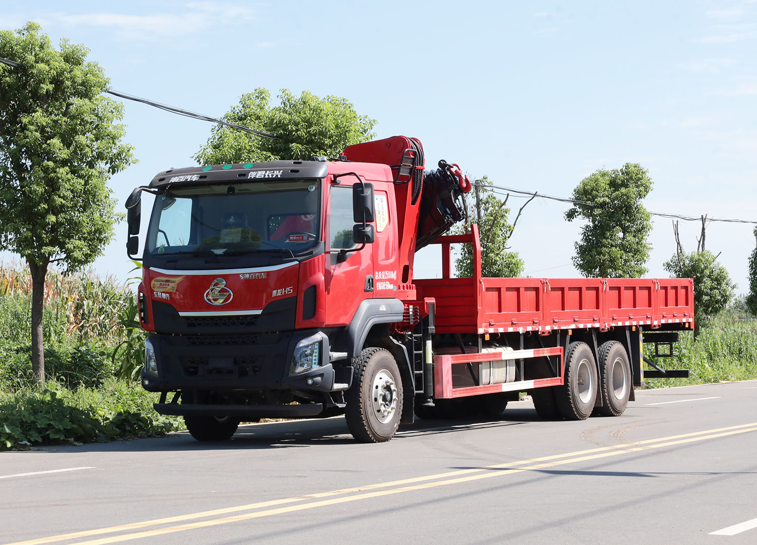 東風柳汽乘龍H5后雙橋上裝長興16噸折臂式吊機