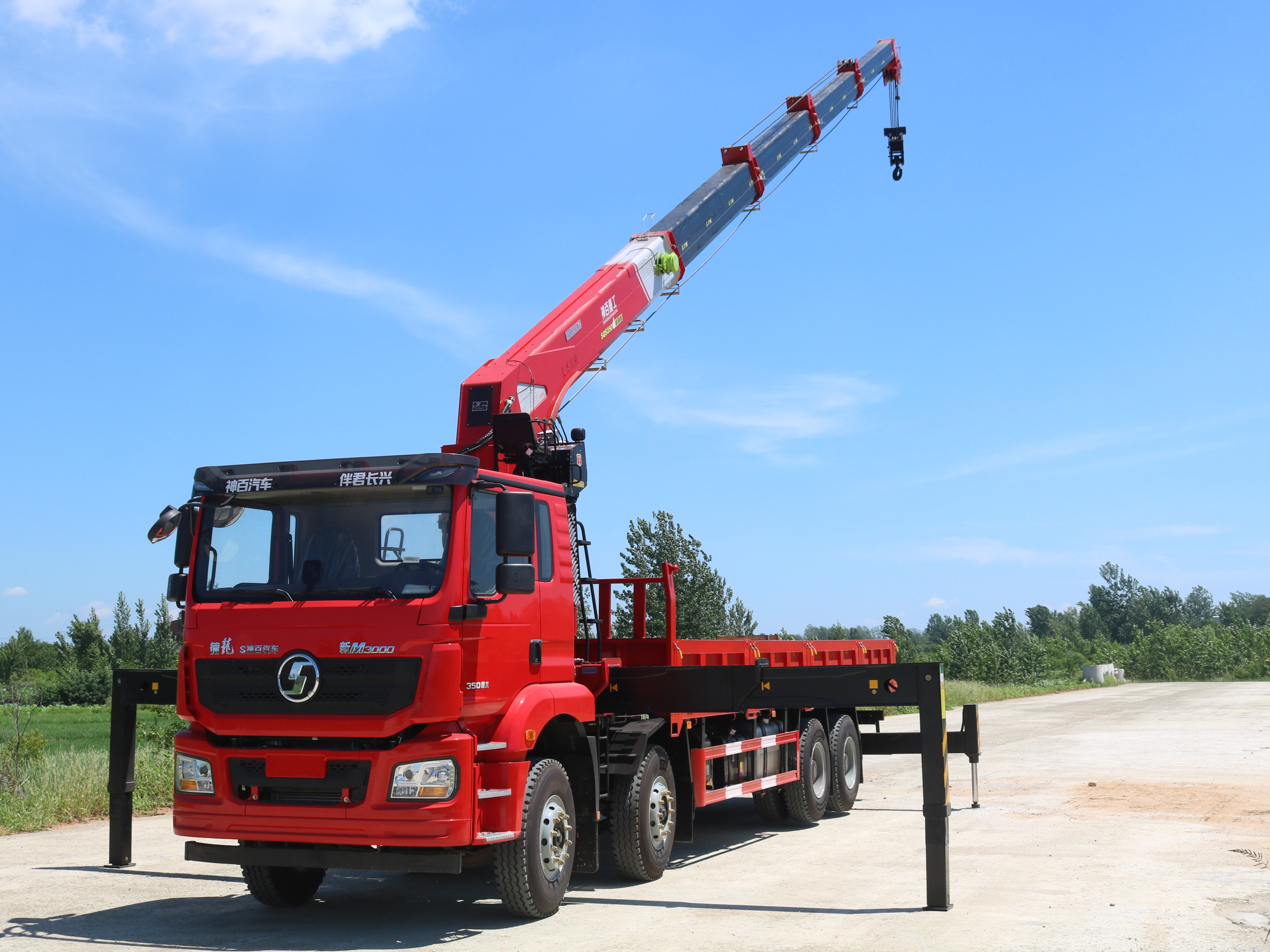 陜汽德龍新M3000上裝神百重工14噸5節(jié)直臂吊機(jī)